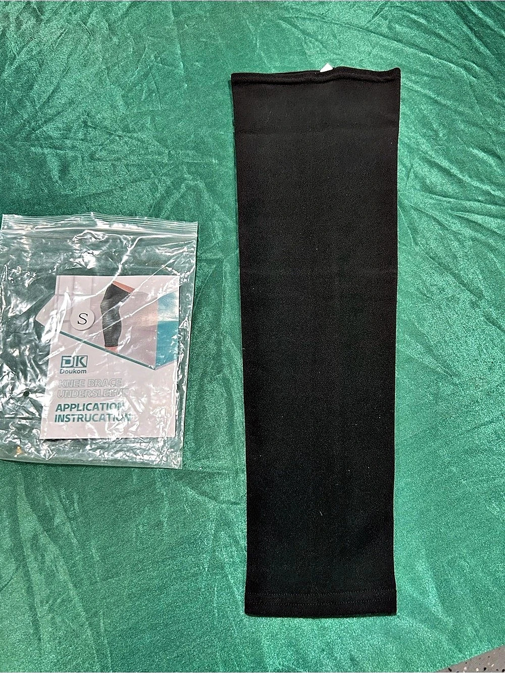 DK Custom Arm Sleeve Black Small Athletic NWT
